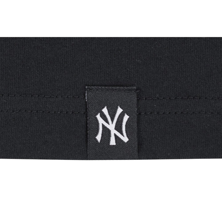 เสื้อโอเวอร์ไซส์ New Era รุ่น New York Yankees Glow In The Dark Black Oversized Short Sleeve T-Shirt