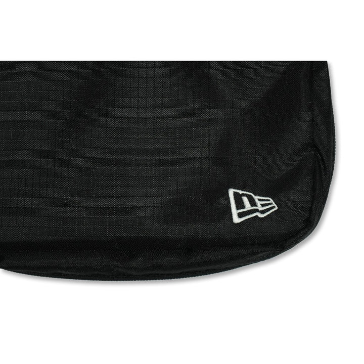 กระเป๋า New Era รุ่น New Era Travel Era Water Repellent Black Kit Wash Pouch